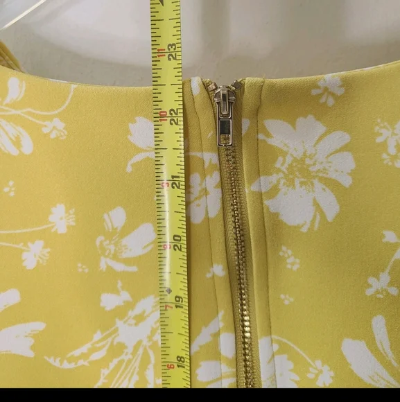 Mellóday Golden Yellow & White Floral Short Puff Sleeve Blouse Sz L NWT - Picture 14 of 16